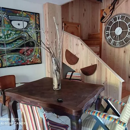 Maison Chaleureuse Esprit Bassin . * Ares